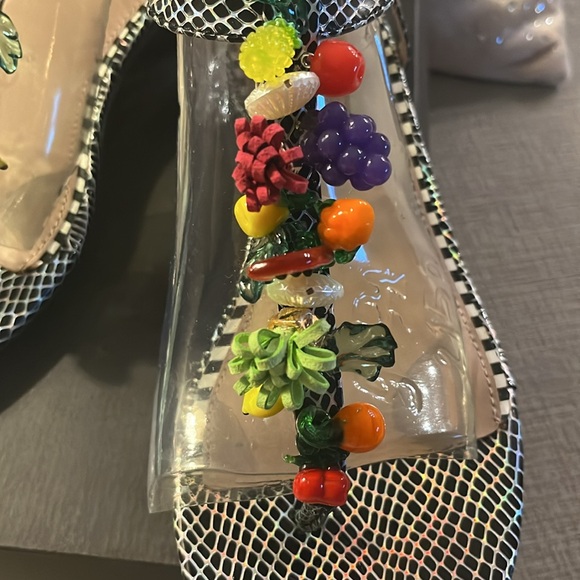 Betsy Johnson Lannah  Black Multi Sandals NIB - Picture 2 of 8